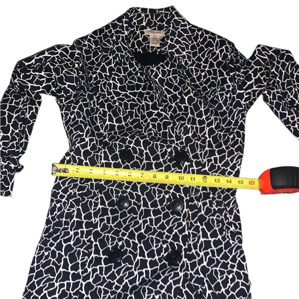 Stylish Black and White Giraffe print Trench Coat - Picture 4 of 11